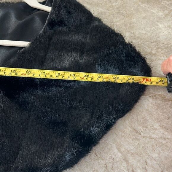 Faux Fur Black Collar - Picture 6 of 7